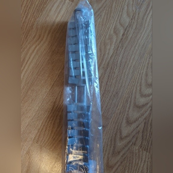 Hanging Photo Organizer Rail With Chains and 32 Clips Gray - Picture 2 of 3